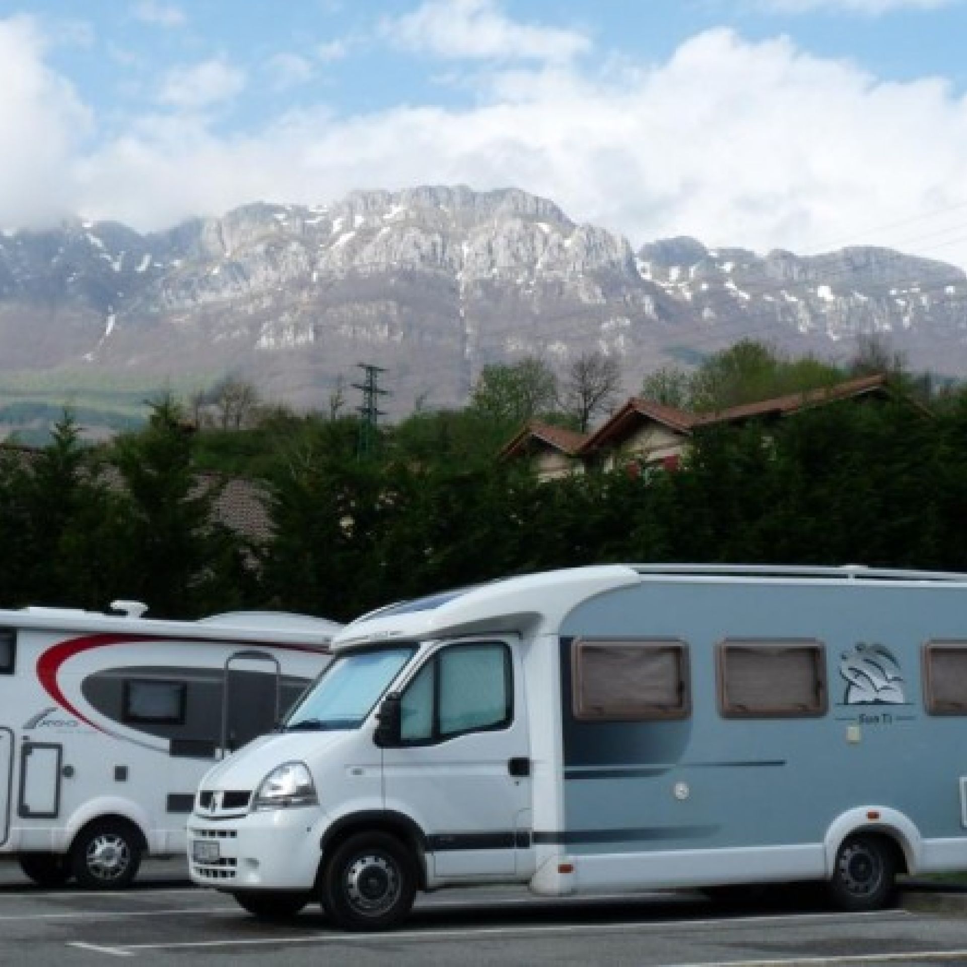 Zegama-Parking autocaravanas